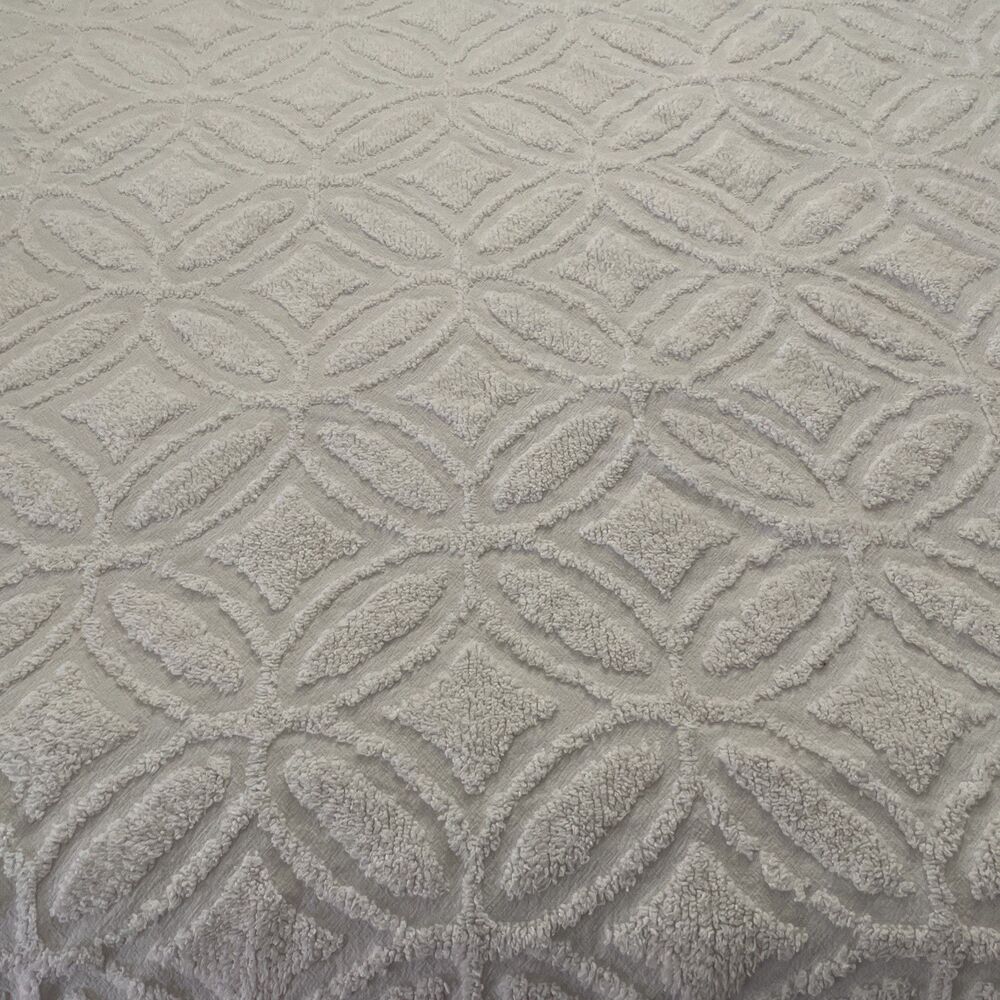 White Bedspread Cotton Chenille Fringed Wedding Ring King Size 112x110